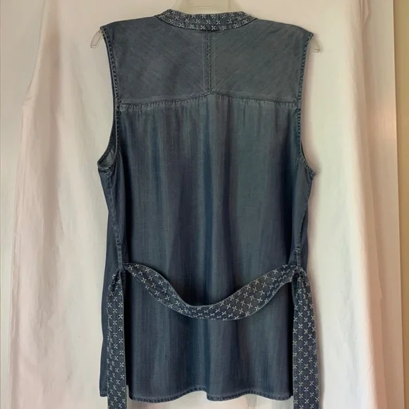 Holding Horses Anthropologie chambray sleeveless wrap top - Picture 7 of 9
